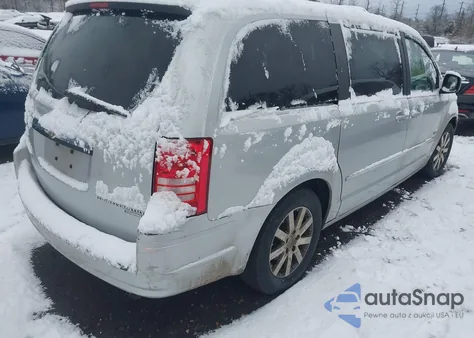 2009 Chrysler Town & Country Touring z USA, uszkodzony, nr VIN 2A8HR54169R647300